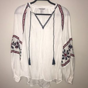 White long sleeve v-neck blouse